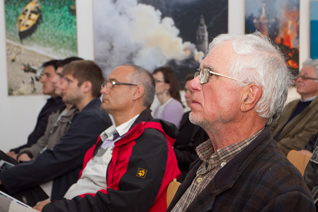 U Muzeju antičkog stakla otvorena je izložba fotografija ”Rota palagruzona” autora Ive Pervana i predavanje ”Falkuša – od Palagruže do Atlantika” profesora Joška Božanića, foto: Leo Banić U Muzeju antičkog stakla otvorena je izložba fotografija ”Rota palagruzona” autora Ive Pervana i predavanje ”Falkuša – od Palagruže do Atlantika” profesora Joška Božanića, foto: Leo Banić
