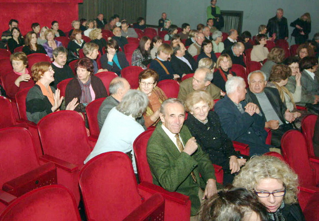 Slovensko mladinsko gledalisce: Zlocin i kazna u HKK Zadar