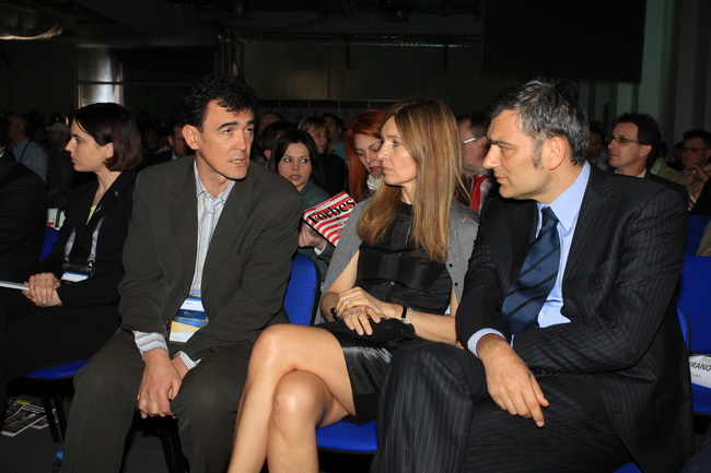 Rovinj, 220410.
Danas je u Rovinju otvorena Windays business konferencija, u organizaciji Microsoft Hrvatska i Jutarnjeg lista. Na otvorenje je dosla premijerka Jadranka Kosor.
Na fotografiji: Goran Radman i Emil Tedeschi.
Foto: Goran Sebelic / CROPIX