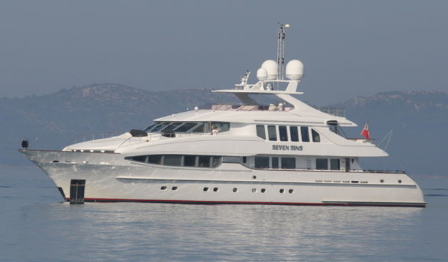 Zadar, 150710.
U Zadar vrlo cesto svracaju luksuzne jahte. Jahta Seven sins dugacka 41 metar ispred Zadra.
Foto: Vladimir Ivanov / CROPIX