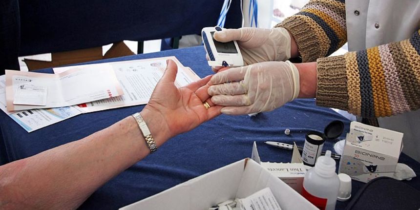 Pliva – Mjerenje tlaka i secera u krvi (foto: Marin Gospić) Pliva – Mjerenje tlaka i secera u krvi (foto: Marin Gospić)