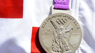 London, 030812.
Jezero Eton Dorney.
Hrvatski veslacki cetverac na parice David Sain, Damir Martin i braca Martin i Valent Sinkovic u finalnoj utrci osvojili srebrnu medalju na Olimpijskim Igrama u Londonu.
Na fotografiji: srebrna medalja.
Foto: Drago Sop London, 030812.
Jezero Eton Dorney.
Hrvatski veslacki cetverac na parice David Sain, Damir Martin i braca Martin i Valent Sinkovic u finalnoj utrci osvojili srebrnu medalju na Olimpijskim Igrama u Londonu.
Na fotografiji: srebrna medalja.
Foto: Drago Sop