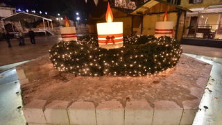 Upaljene prve adventske svijeće u crkvi sv. Šime i na Trgu Petra Zoranića