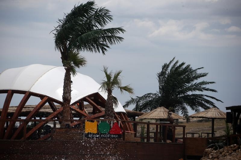 Olujna bura poharala plažu Zrće. Photo: Dalibor Urukalović/PIXSELL
