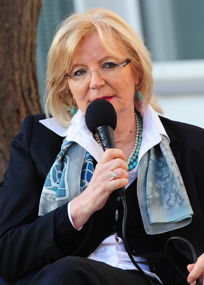 Zadar, 28.03.2012. snimio: Nenad Marčev
Marijana Dokoza
Promocija knjige Naranyjin plač
Gradska knjižnica
Tekst iz knjige čitala Vanessa Radman Zadar, 28.03.2012. snimio: Nenad Marčev
Marijana Dokoza
Promocija knjige Naranyjin plač
Gradska knjižnica
Tekst iz knjige čitala Vanessa Radman