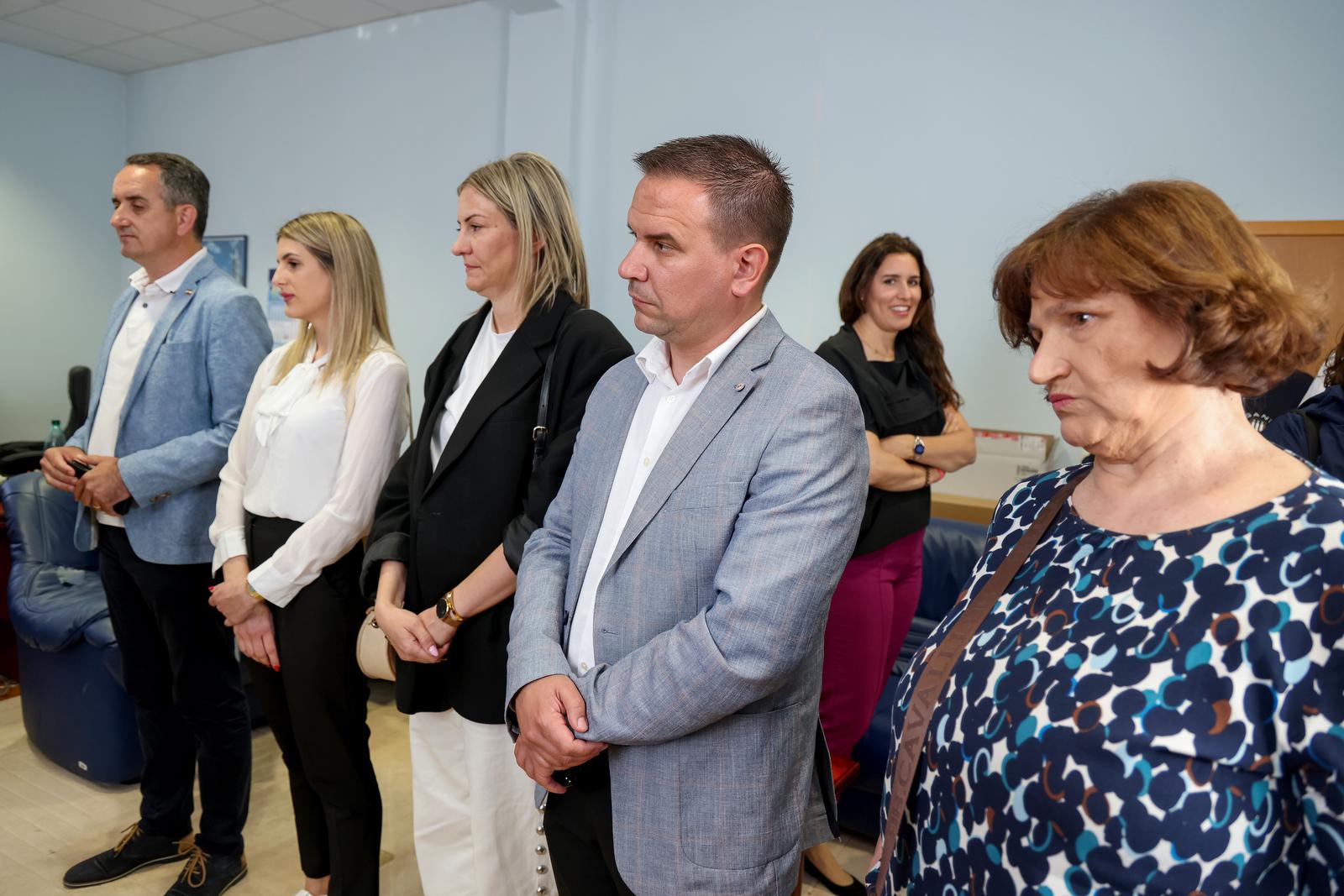 Predaja županijske liste HDZ-a i kandidat za župana Josip Bilaver Predaja županijske liste HDZ-a i kandidat za župana Josip Bilaver