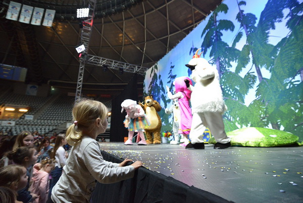 Predstava “Maša i Medvjed” moskovskog Dječjeg kazališta oduševila zadarske mališane Predstava “Maša i Medvjed” moskovskog Dječjeg kazališta oduševila zadarske mališane