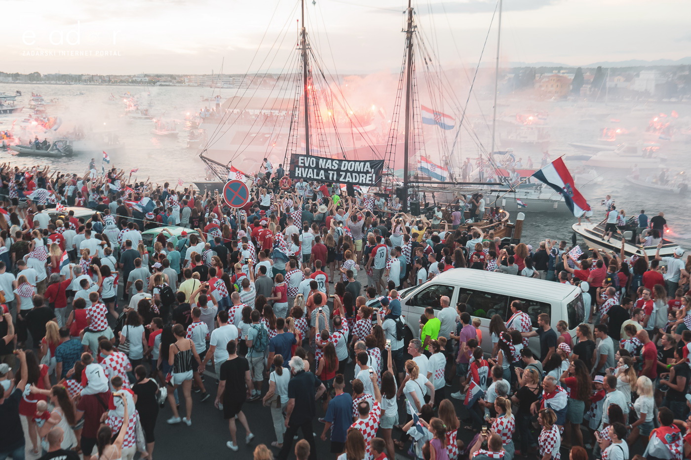 Zadar priredio čudesan doček svojim Vatrenim herojima (1)