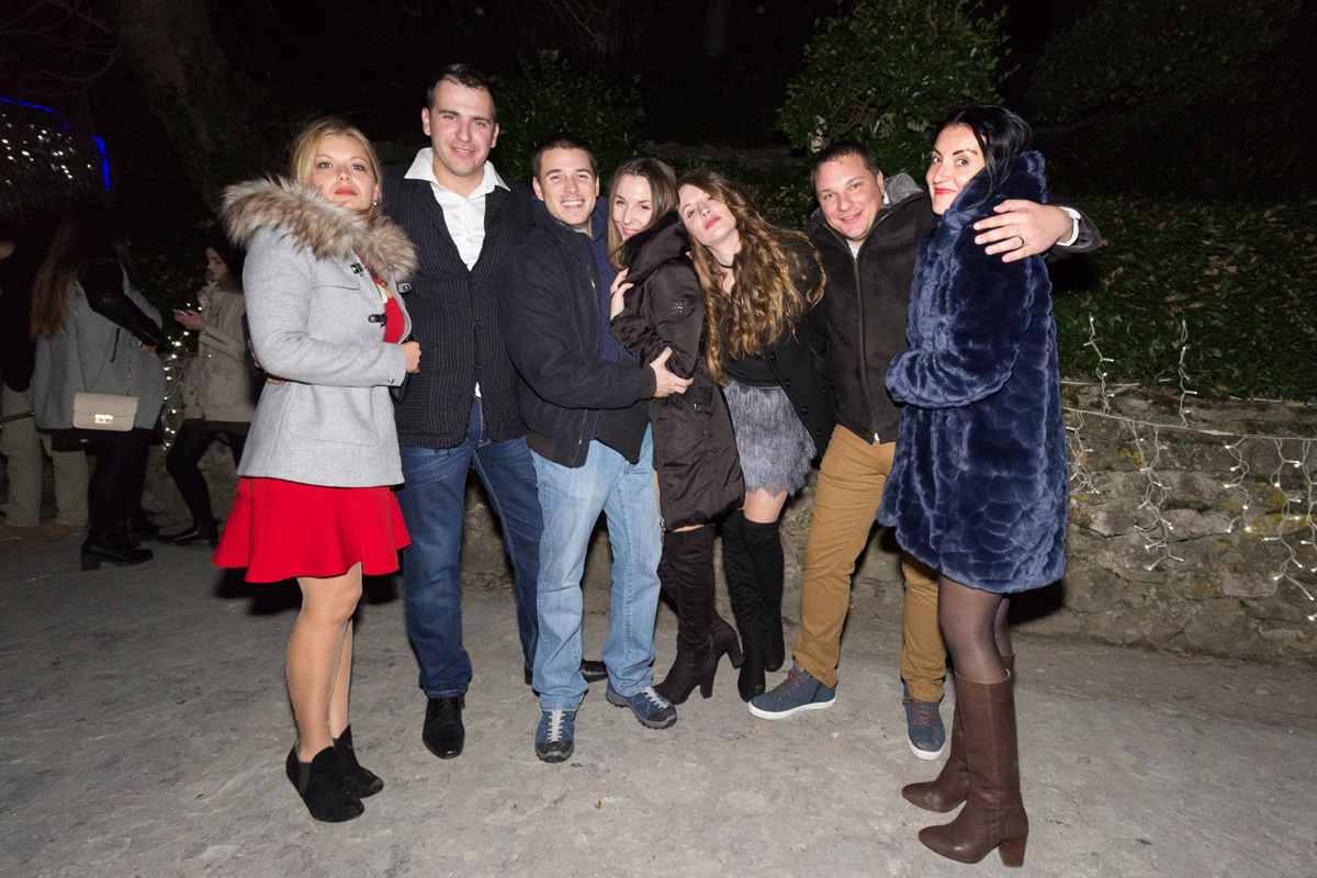 Doček 2017: Najluđa noć na zadarskom Poluotoku privukla više tisuća Zadrana i gostiju Doček 2017: Najluđa noć na zadarskom Poluotoku privukla više tisuća Zadrana i gostiju