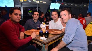 Famous Bar: 1. kolo Lige sportskog kviza “Nogometne ikone” 27. listopada 2016. Foto. Iva Perinčić Famous Bar: 1. kolo Lige sportskog kviza “Nogometne ikone” 27. listopada 2016. Foto. Iva Perinčić