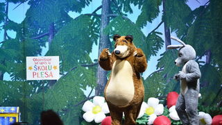 Predstava “Maša i Medvjed” moskovskog Dječjeg kazališta oduševila zadarske mališane Predstava “Maša i Medvjed” moskovskog Dječjeg kazališta oduševila zadarske mališane