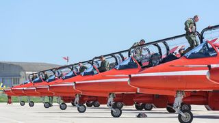 Akrobatska grupa Red Arrows u posjetu Krilima Oluje u Zemuniku