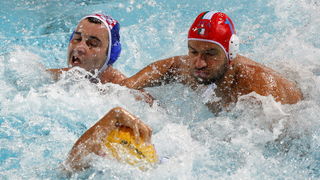 Zagreb, 050910.
Bazen Mladost na Savi.
29. Europsko prvenstvo u vaterpolu.
Hrvatska – Italija
Na fotografiji: Niksa Dobud i talijanski vratar Stefano Tempesti.
Foto: Ronald Gorsic / CROPIX