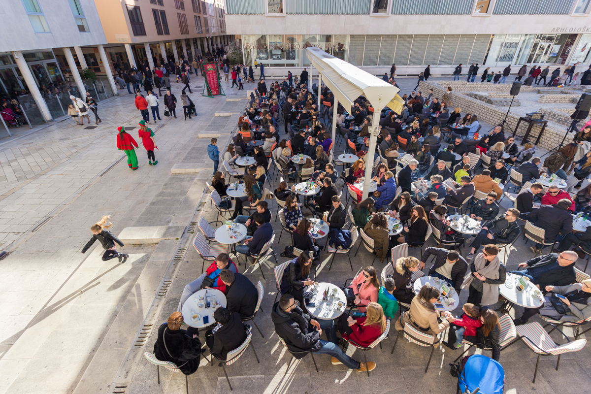 Badnjak 2016: Blagdanski đir po gradu 24. prosinca Badnjak 2016: Blagdanski đir po gradu 24. prosinca