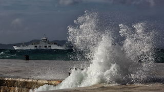 Olujno jugo na zadarskoj rivi 5. studenog 2014. Foto: Roberto Lerga Olujno jugo na zadarskoj rivi 5. studenog 2014. Foto: Roberto Lerga