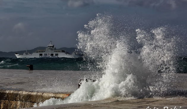 Olujno jugo na zadarskoj rivi 5. studenog 2014.  Foto: Roberto Lerga