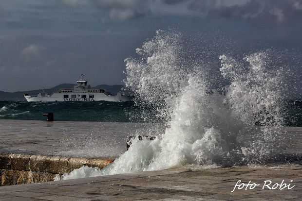 Olujno jugo na zadarskoj rivi 5. studenog 2014. Foto: Roberto Lerga Olujno jugo na zadarskoj rivi 5. studenog 2014. Foto: Roberto Lerga