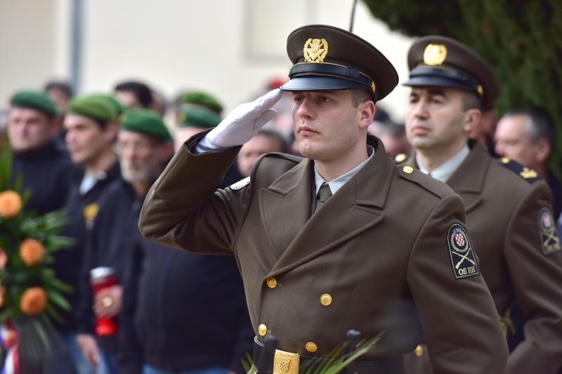 Svecanim postrojavanjem i mimohodom kroz grad postrojbi sudionica obiljezena je 22. obljetnica vojno-redarstvene akcije Maslenica. Photo: Dino Stanin/PIXSELL Svecanim postrojavanjem i mimohodom kroz grad postrojbi sudionica obiljezena je 22. obljetnica vojno-redarstvene akcije Maslenica. Photo: Dino Stanin/PIXSELL