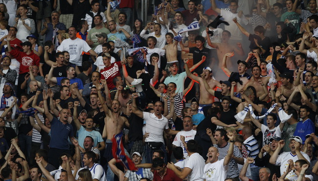 Zadar, 010610.
Dvorana Kresimir Cosic u Zadru. Druga finalna utakmica kosarkaskog prvenstva Hrvatske odigrana izmedju KK Zadar i KK Cibona.
Na slici: Slavlje navijaca Zadra.
Foto: Jure Miskovic / CROPIX Zadar, 010610.
Dvorana Kresimir Cosic u Zadru. Druga finalna utakmica kosarkaskog prvenstva Hrvatske odigrana izmedju KK Zadar i KK Cibona.
Na slici: Slavlje navijaca Zadra.
Foto: Jure Miskovic / CROPIX