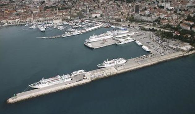 Trajektna luka Split (Foto: Cropix)