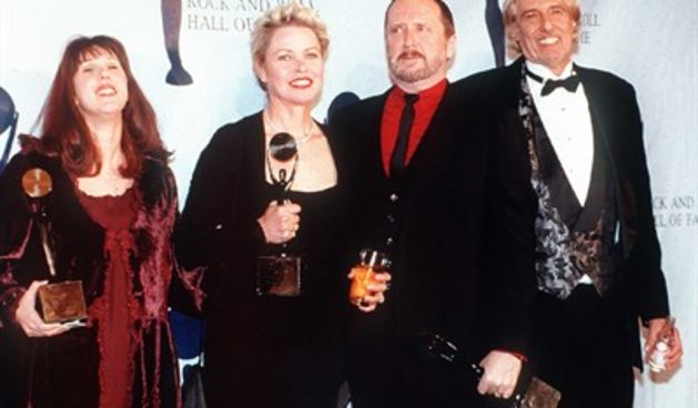 mamas and papas, Phillips s leptir mašnom