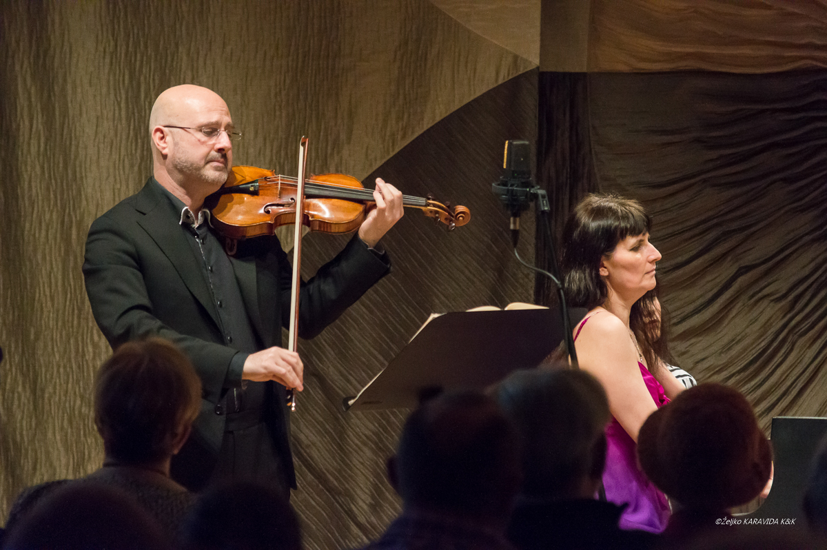 Romantizam iznad svega naziv je koncerta koji je održan u Kneževoj palači a nastupili su Erez Ofer, violina i Elisaveta Blumina, klavir