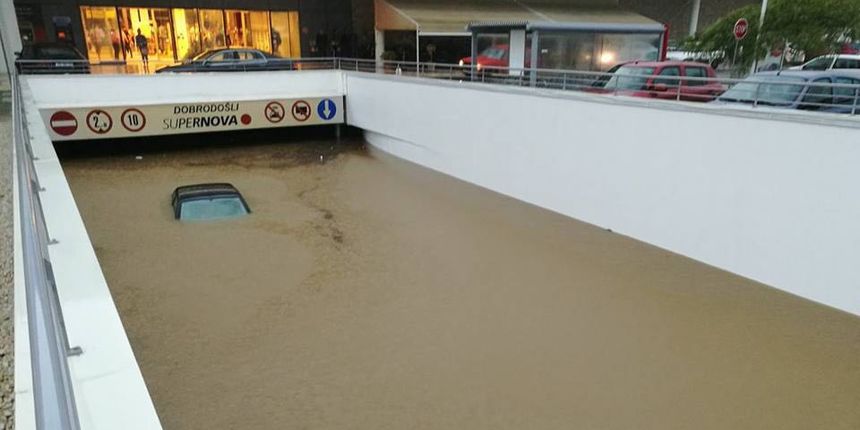 Poplavljena garaža u Supernova centru Poplavljena garaža u Supernova centru
