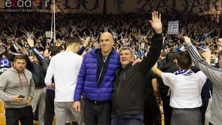 Humanitarno gledanje utakmice Zadar-Cibona (85-84) u Jazinama Humanitarno gledanje utakmice Zadar-Cibona (85-84) u Jazinama