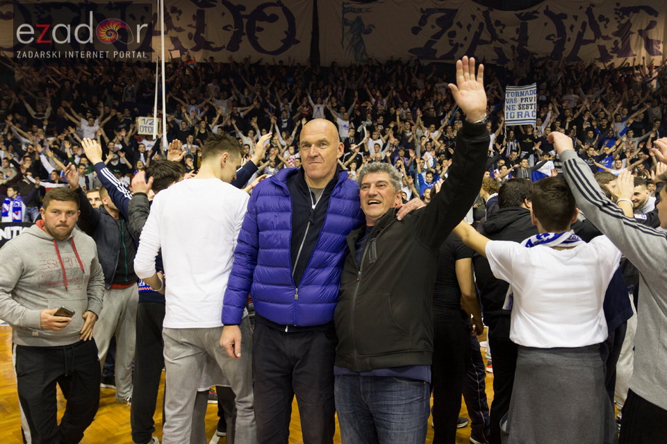 Humanitarno gledanje utakmice Zadar-Cibona (85-84) u Jazinama Humanitarno gledanje utakmice Zadar-Cibona (85-84) u Jazinama