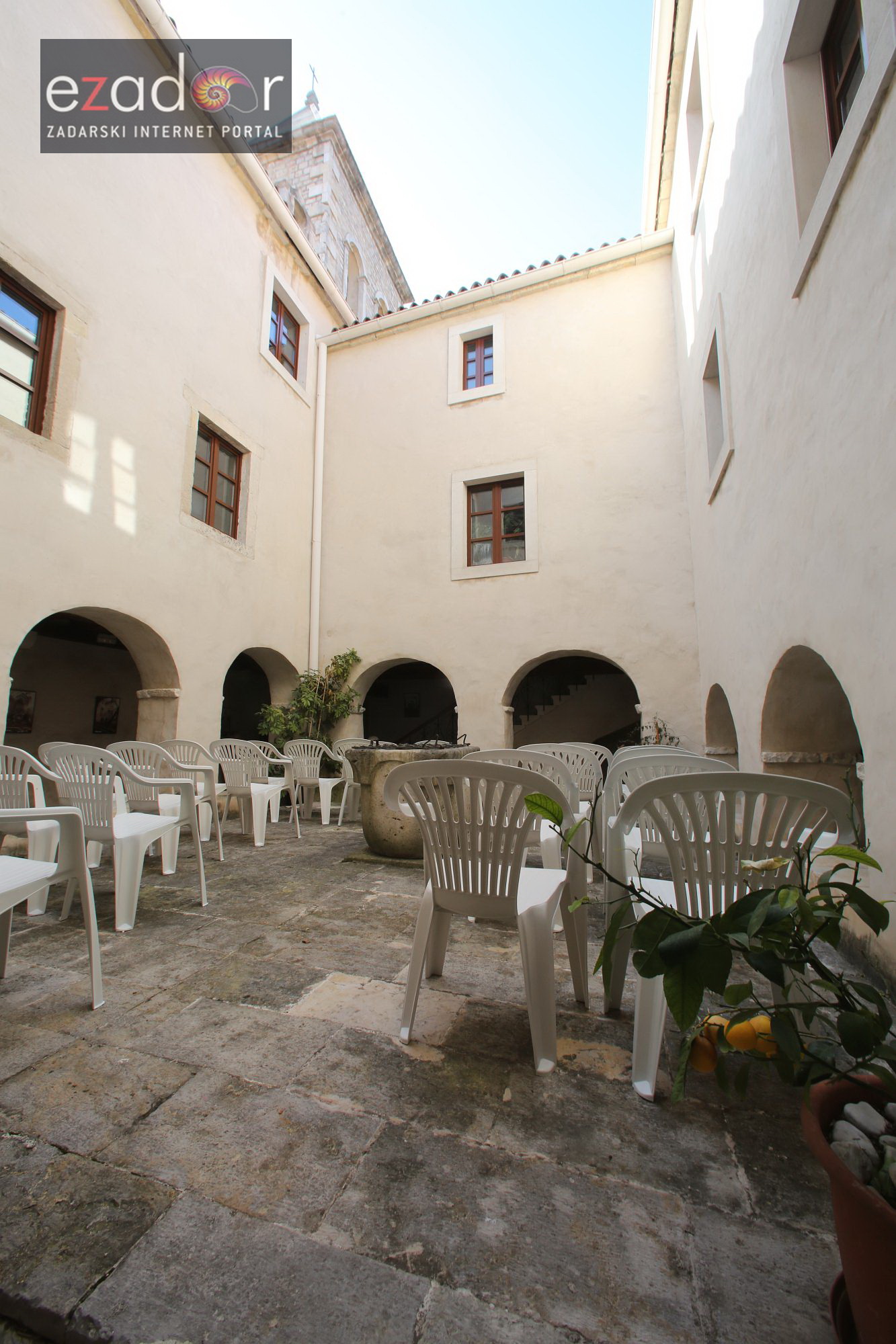 U Donjem Karinu obilježeno sjećanje na rušenje Franjevačkog samostana tijekom VRO Maslenica