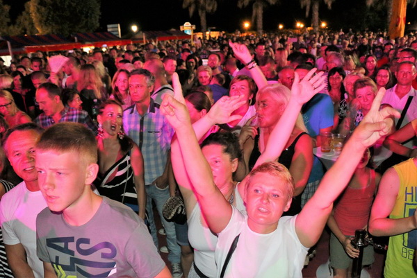 Virsko ljeto 2016: Dražen Zečić Zeko i Banana Band raspjevali i rasplesali Vir