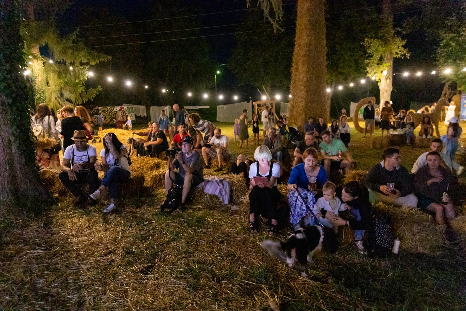 Kozjak: 17. Međunarodni Slama Land Art Festival – “Zlatno doba” Kozjak: 17. Međunarodni Slama Land Art Festival – “Zlatno doba”