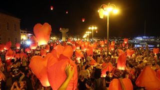 Vodice: Puštanjem lampiona obilježena 10. obljetnica Kornatske tragedije Vodice: Puštanjem lampiona obilježena 10. obljetnica Kornatske tragedije