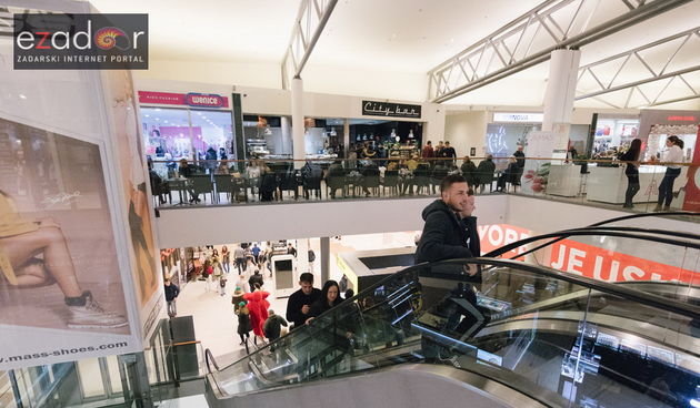 Koncert Jole i spektakularni vatromet na otvaranju centra Supernova