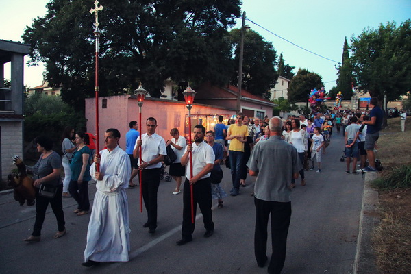 Proslava blagdana Velike Gospe: središnja večernja misa i procesija ulicama Belafuže Proslava blagdana Velike Gospe: središnja večernja misa i procesija ulicama Belafuže