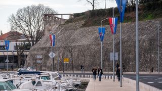 Zadar ukrašen zastavama ususret obljetnici akcie Maslenica