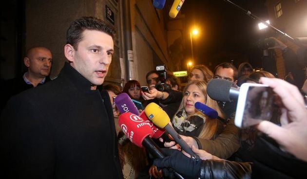 Predstavnici Mosta nezavisnih lista odlaze iz sredisnjice u Smiciklasovoj ulici nakon sastanka s koalicijom Hrvatska raste. Bozo Petrov po izlasku iz sredisnjice dao je medijima izjavu. Photo: Igor Kralj/PIXSELL