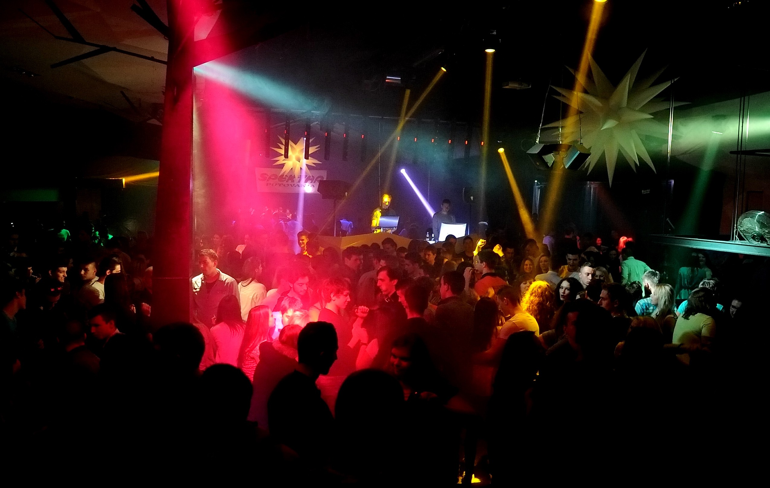 Spektar party u Aquarius klubu