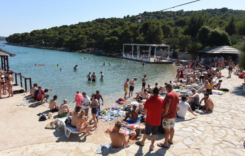 Tisno: Posjetitelji uživali drugog dana Garden festivala, Photo: Hrvoje Jelavic/PIXSELL