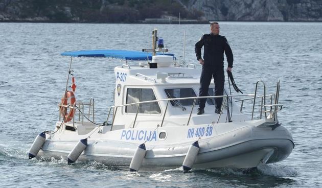 Brod pomorske policije iz Sibenika po povratku sa ophodnje sibenskim akvatorijem. Photo: Hrvoje Jelavic/PIXSELL Autor  Hrvoje Jelavic/PIXSELL Ključne riječi  ophodnja, pomorska policija, more, brod, policija