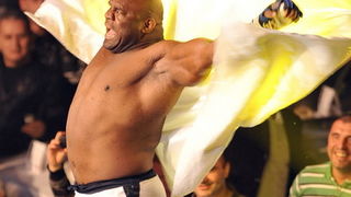 Split, 270310.
Veceras se u Spaladium Areni odrzava spektakl “Obracun u ringu 10” povodom 15-te obljetnice boksackog kluba Pit Bull. Borci ce nastupiti u 17 atraktivnih K1 i MMA ( ultimate fight) borbama.
Na fotografiji: Bob Sapp i Sascha Weinpolter.
Foto