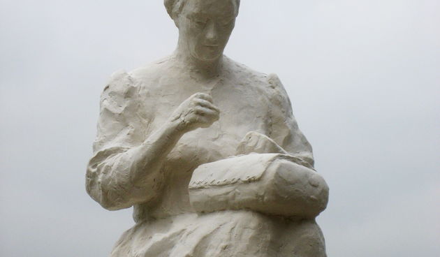 Spomenik paškoj čipkarici