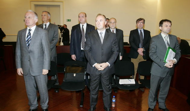 Zagreb, 211111.
Na zupanijskom sudu u Zagrebu odrzano je sudenje menadzerima Podravke za aferu “Spice”.
Na slici: Milan Horvat, Damir Polancec, Zdravko Sestak, 
drugi red: Srdan Mladinic, Josip Pavlovic, Darko Marinac, Sasa Romac.
Foto: Tomislav Kristo /