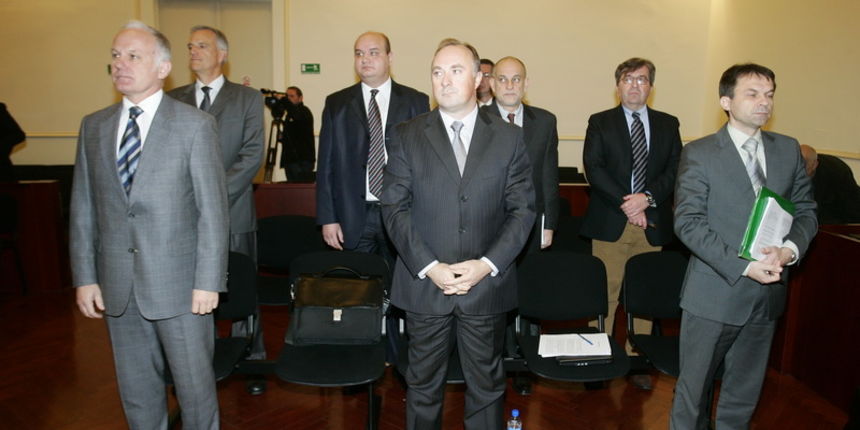 Zagreb, 211111.
Na zupanijskom sudu u Zagrebu odrzano je sudenje menadzerima Podravke za aferu “Spice”.
Na slici: Milan Horvat, Damir Polancec, Zdravko Sestak,
drugi red: Srdan Mladinic, Josip Pavlovic, Darko Marinac, Sasa Romac.
Foto: Tomislav Kristo / Zagreb, 211111.
Na zupanijskom sudu u Zagrebu odrzano je sudenje menadzerima Podravke za aferu “Spice”.
Na slici: Milan Horvat, Damir Polancec, Zdravko Sestak,
drugi red: Srdan Mladinic, Josip Pavlovic, Darko Marinac, Sasa Romac.
Foto: Tomislav Kristo /
