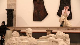 Glazbeno-plesni performans “Ona koja nosi”, foto: Iva Perinčić Glazbeno-plesni performans “Ona koja nosi”, foto: Iva Perinčić