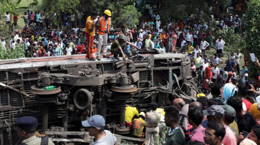 Željeznička nesreća u Indiji Željeznička nesreća u Indiji