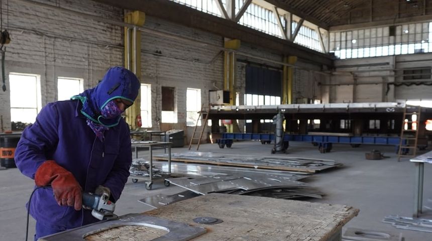 Iskra brodogradilište u Šibenik privlači strane radnike, ali i stručnjake iz regije i drugih dijelova Hrvatske Iskra brodogradilište u Šibenik privlači strane radnike, ali i stručnjake iz regije i drugih dijelova Hrvatske