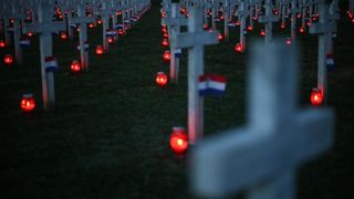 U Vukovaru su upaljene svijeće za poginule hrvatske branitelje i civile na Memorijalnom groblju žrtava iz Domovinskog rata. Photo: Petar Glebov/PIXSELL U Vukovaru su upaljene svijeće za poginule hrvatske branitelje i civile na Memorijalnom groblju žrtava iz Domovinskog rata. Photo: Petar Glebov/PIXSELL