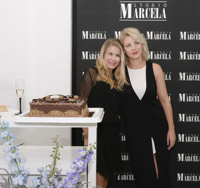 Da je čokolada omiljena svima već je dobro poznato no glumice Ecija Ojdanić, Sanja Vejnović, Ana Vilenica i Ana Begić posebno su uživale u slasticama na proslavi rođendana Studia Marcela međusobno prepričavajući dogodovštine sa seta. Da je čokolada omiljena svima već je dobro poznato no glumice Ecija Ojdanić, Sanja Vejnović, Ana Vilenica i Ana Begić posebno su uživale u slasticama na proslavi rođendana Studia Marcela međusobno prepričavajući dogodovštine sa seta.