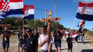 Koracima nade u istinu